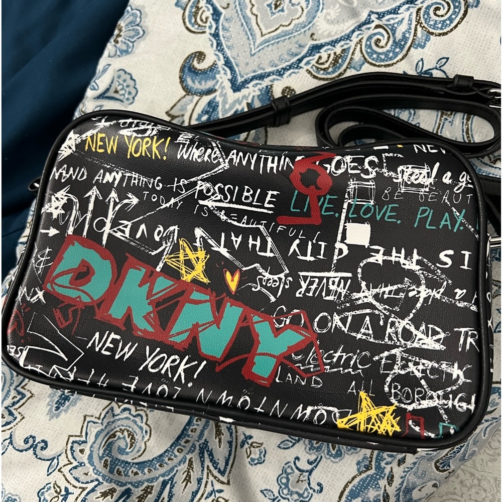 Dkny Erin Camera Crossbody Bag Black Leather Graffiti… Gem